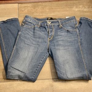 Levi’s  flatter & Flaunt, skinny leg woman’s jeans